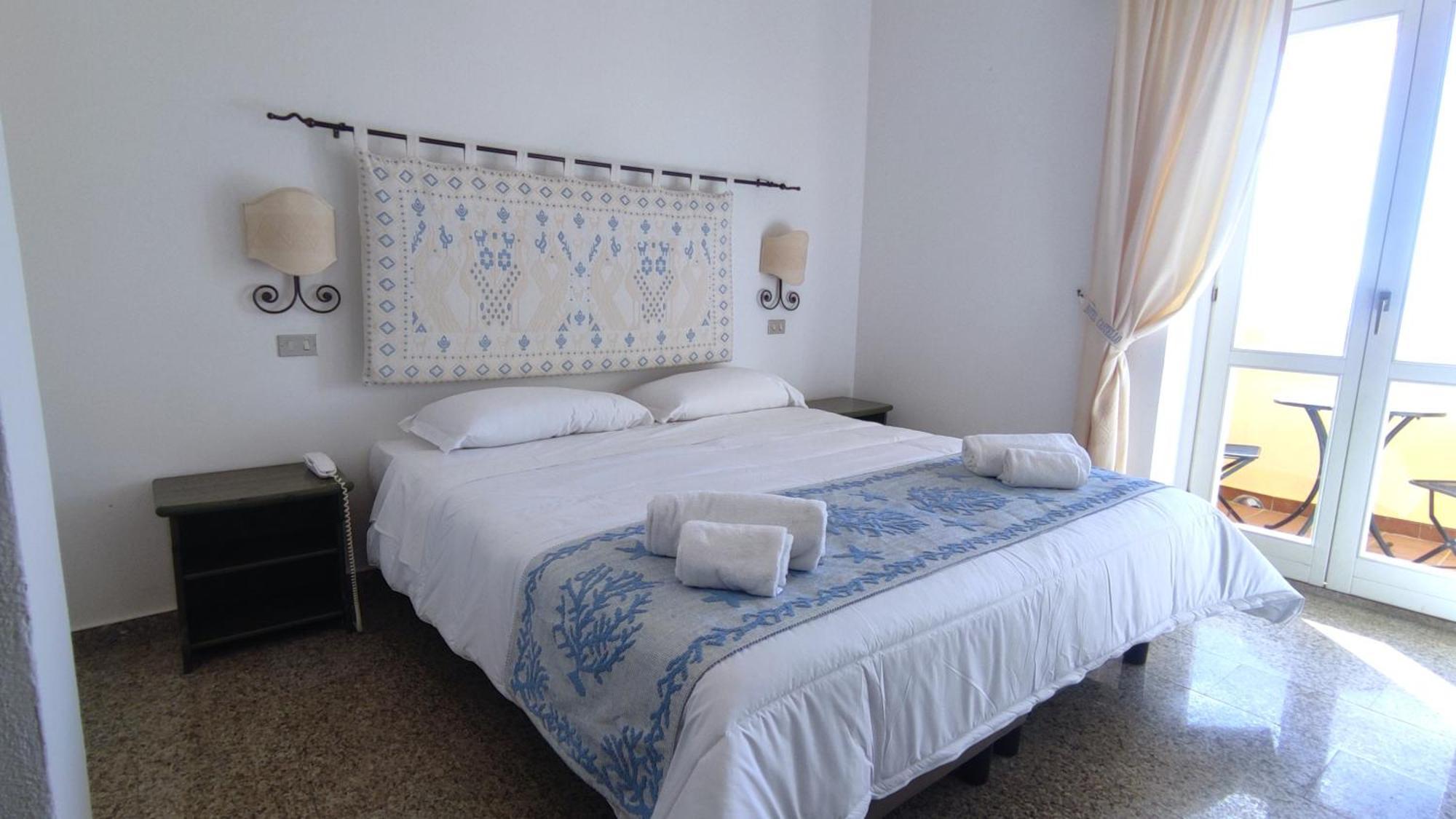 Hotel Castello Golfo Aranci Exterior photo