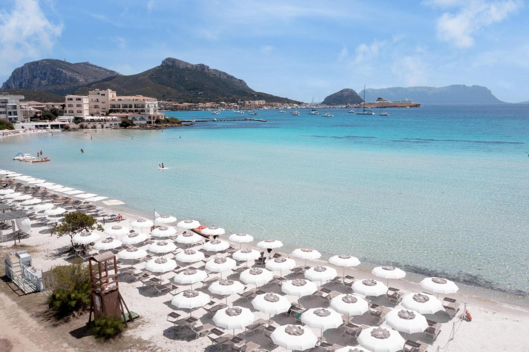 Hotel Castello Golfo Aranci Exterior photo