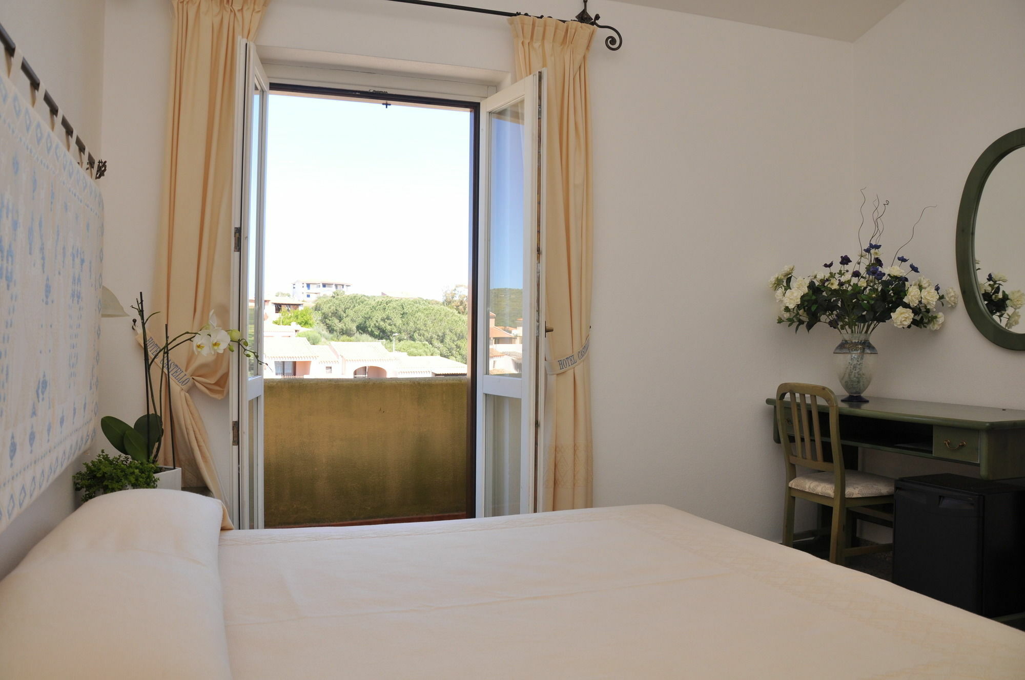Hotel Castello Golfo Aranci Exterior photo